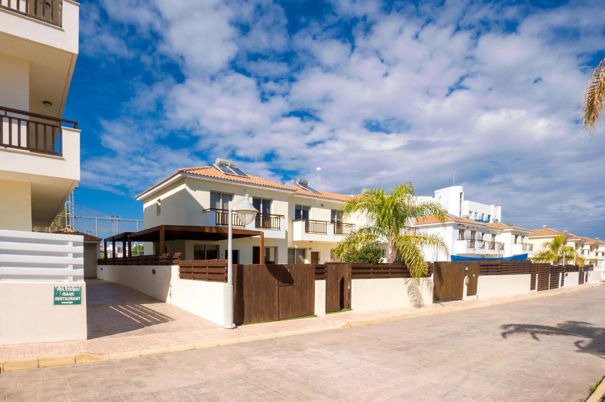 Villa Oasis Pernera Exterior photo