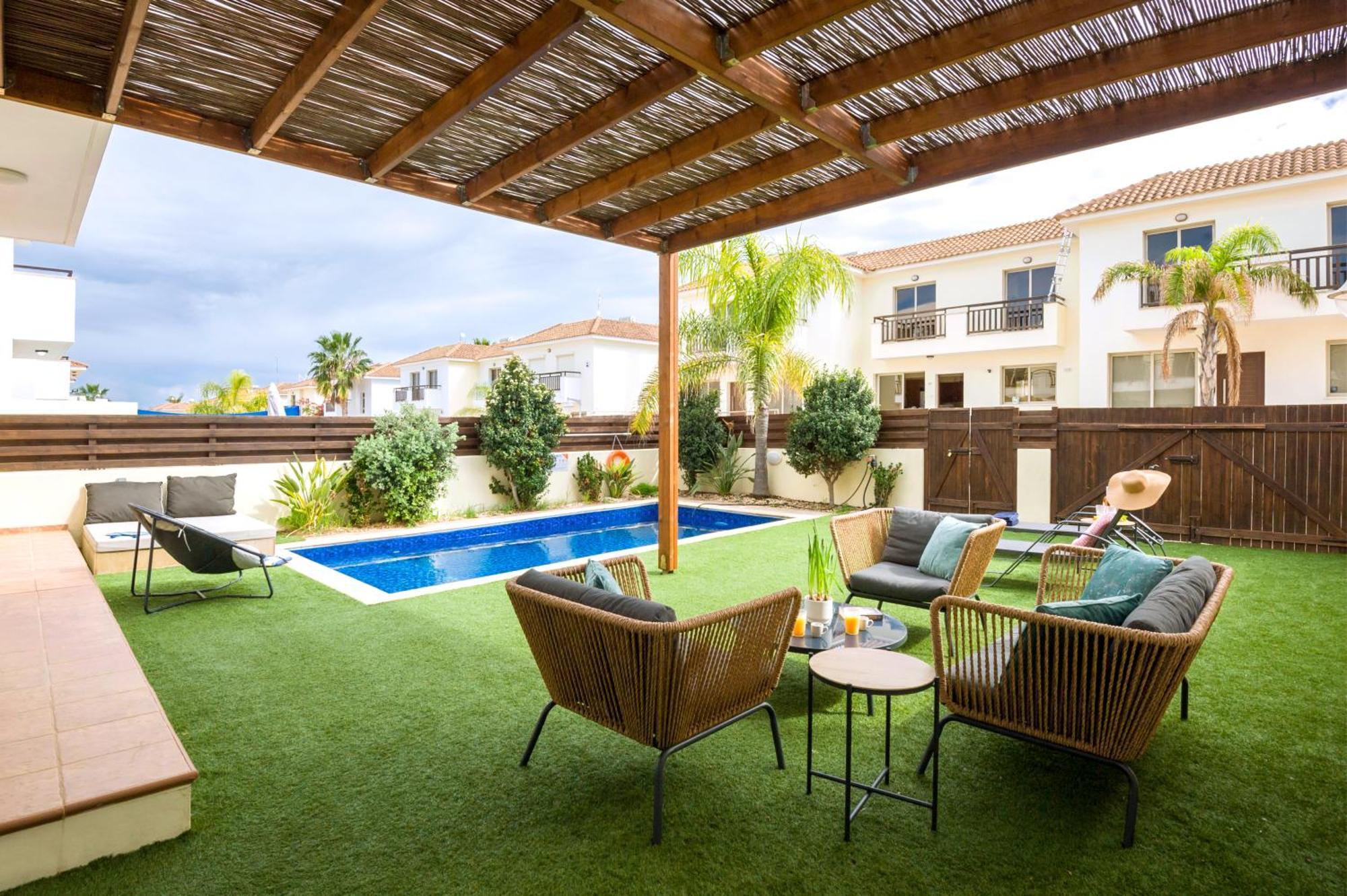 Villa Oasis Pernera Exterior photo