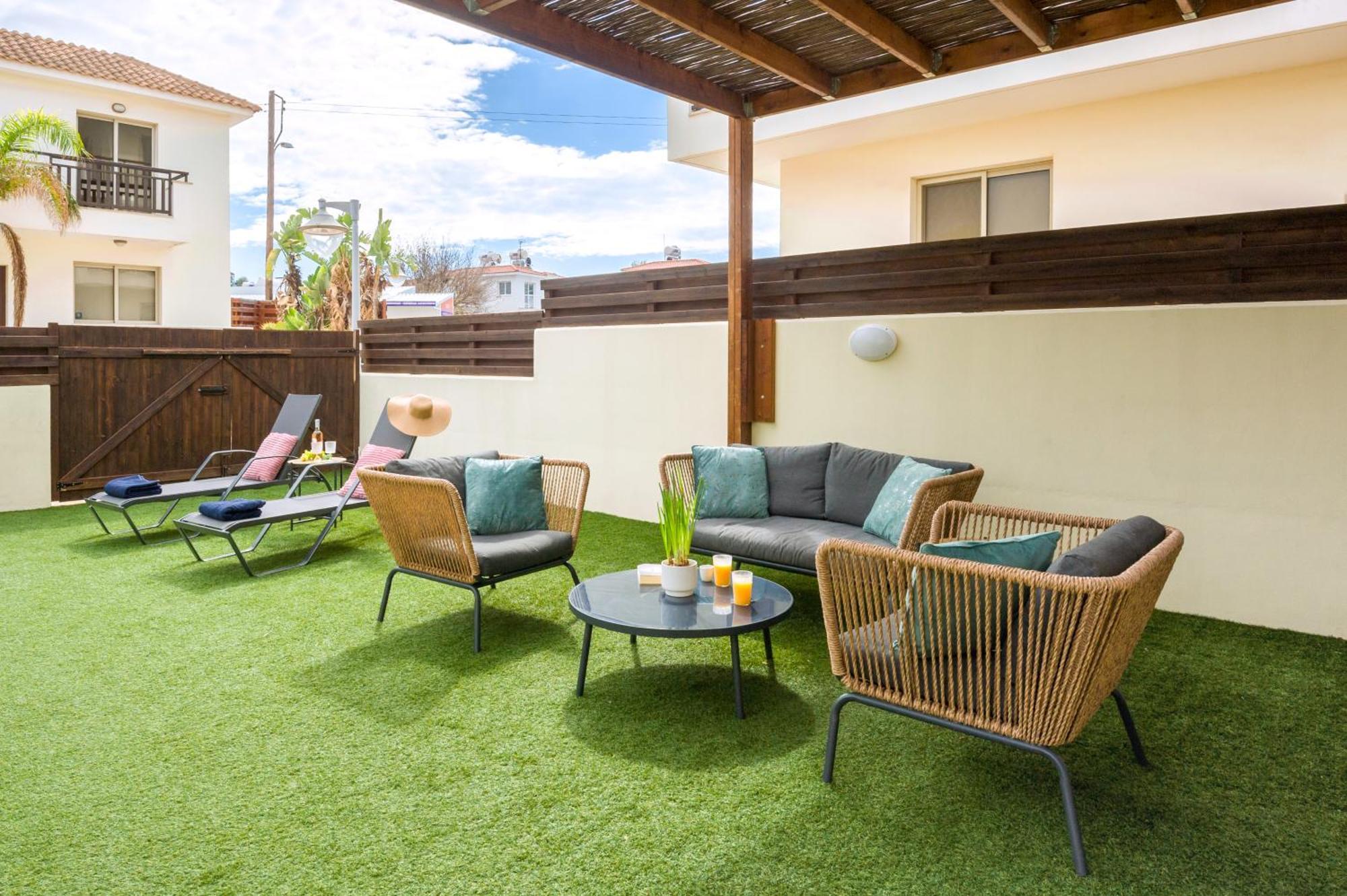 Villa Oasis Pernera Exterior photo