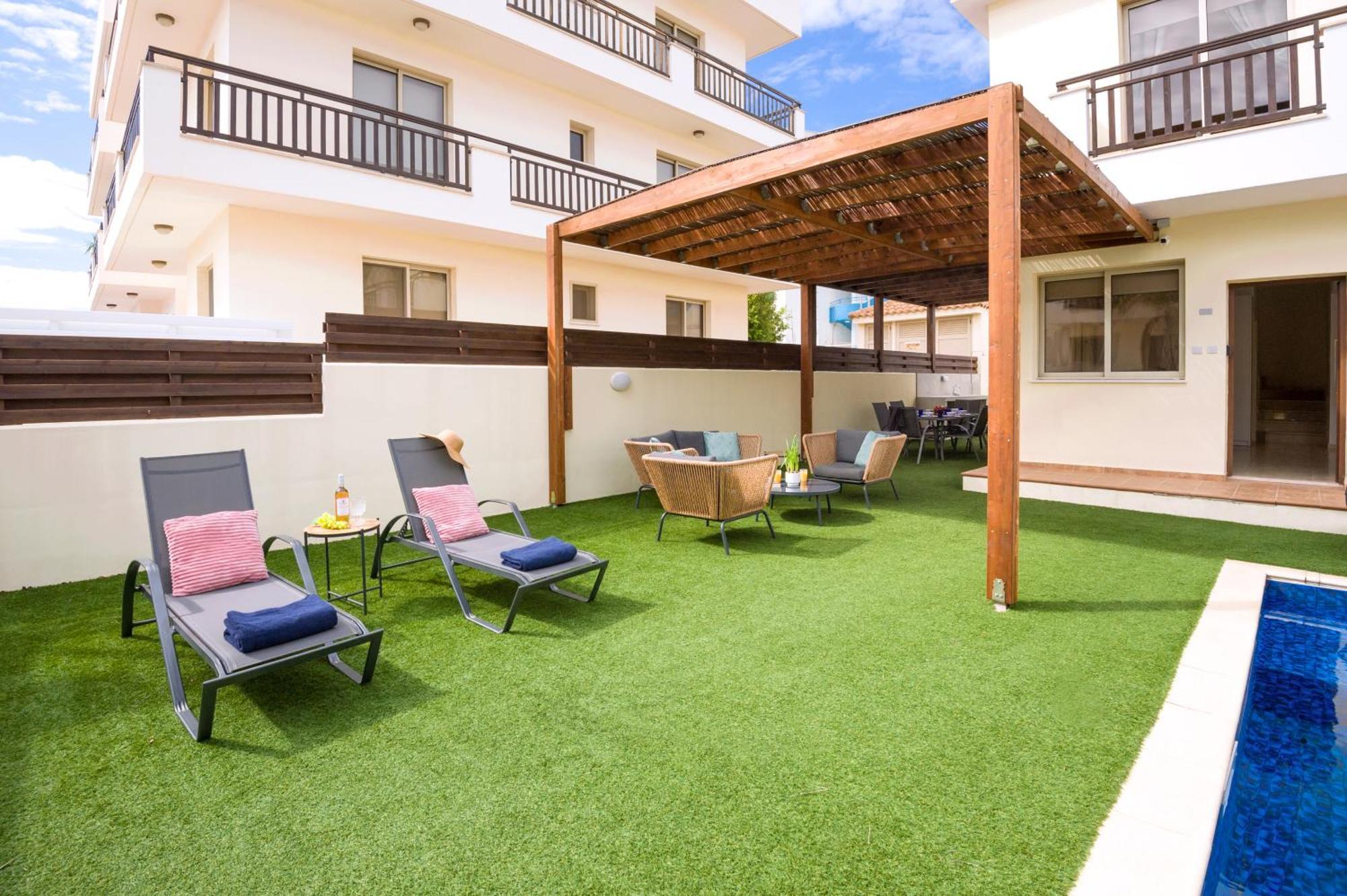 Villa Oasis Pernera Exterior photo